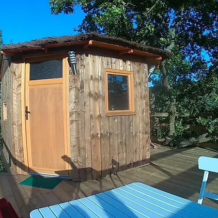 Perchee Dans La Prairie De L'ancien Moulin Bed and breakfast Valmont (Seine-Maritime)