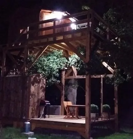 Perchee Dans La Prairie De L'ancien Moulin Bed and breakfast Valmont (Seine-Maritime)