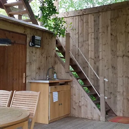 Perchee Dans La Prairie De L'ancien Moulin Bed and breakfast