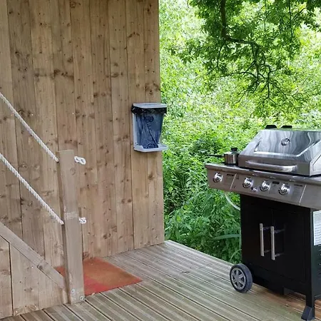 Perchee Dans La Prairie De L'ancien Moulin Bed and breakfast